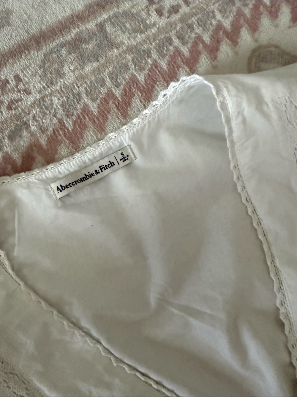 Abercrombie & Fitch White V‑Neck Puff Sleeve Button Front Blouse - Picture 3 of 3